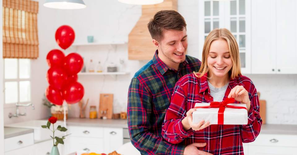 16 personalized gifts for Valentines Day based on personality